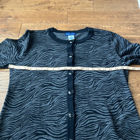 Gray and black zebra print Karen Scott cardigan - Picture 6 of 8